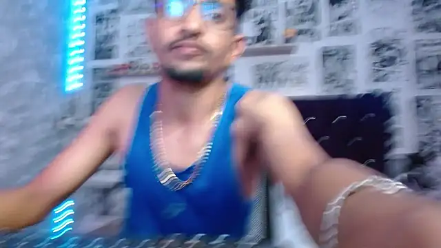 Snapshot of Flecho0 chatting on January 17, 2025, 12:20 am Flecho0 online show from January 17, 2025, 12:20 am