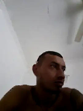 Snapshot of DrakeVega chatting on February 16, 2025, 12:43 pm DrakeVega online show from February 16, 2025, 12:43 pm