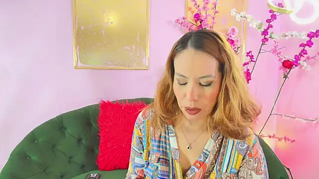 scarlette69 online show from December 4, 2025, 7:44 pm