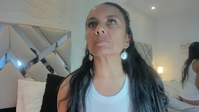Snapshot of raquell_moore chatting on February 9, 2025, 10:43 pm raquell moore online show from February 9, 2025, 10:43 pm