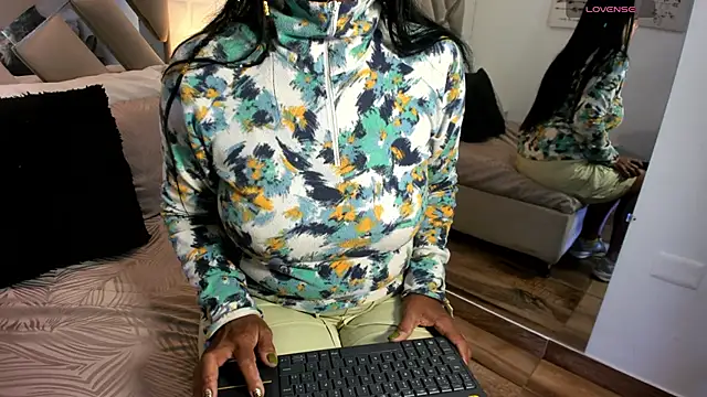 Snapshot of raquell_moore chatting on October 11, 2025, 11:09 am raquell moore online show from October 11, 2025, 11:09 am