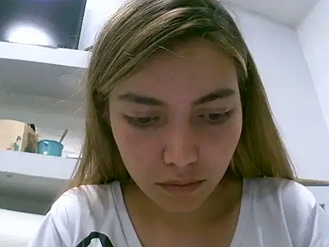 VittoriaTaylor online show from May 16, 2026, 3:47 am