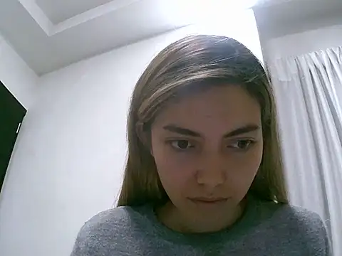 VittoriaTaylor online show from May 22, 2026, 1:13 am