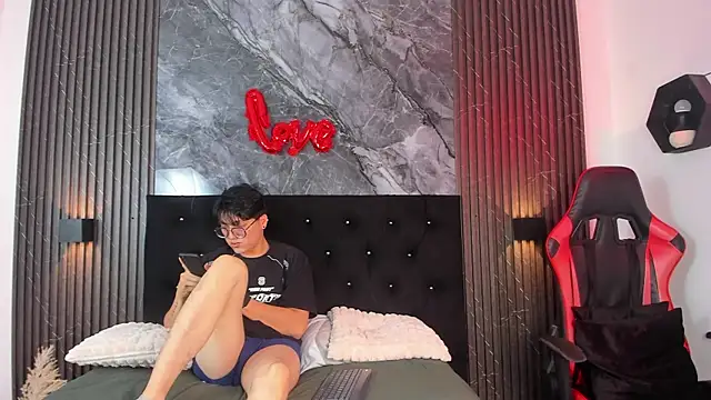 vanilla hot online show from February 17, 2025, 1:21 pm