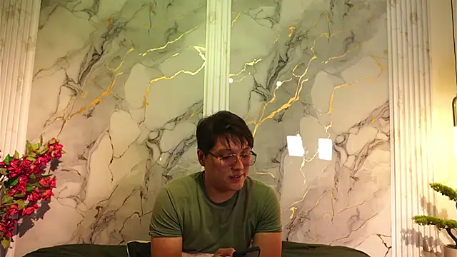 vanilla hot online show from December 19, 2025, 7:32 pm