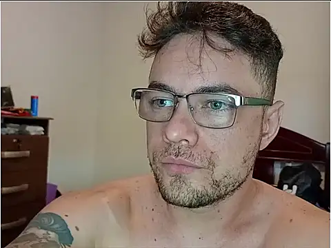 Snapshot of Dyllan__ chatting on April 15, 2026, 6:15 pm Dyllan online show from April 15, 2026, 6:15 pm