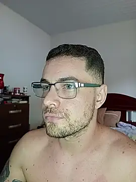 Snapshot of Dyllan__ chatting on May 19, 2026, 2:23 pm Dyllan online show from May 19, 2026, 2:23 pm