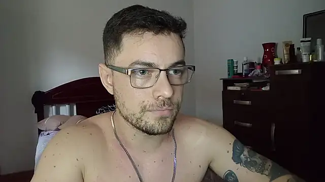 Snapshot of Dyllan__ chatting on May 26, 2026, 2:24 pm Dyllan online show from May 26, 2026, 2:24 pm
