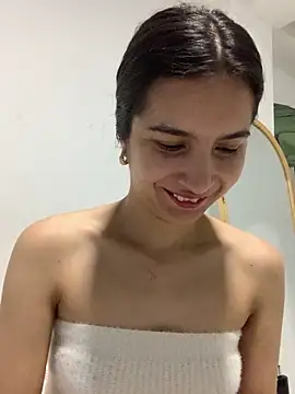 Bella still online show from December 1, 2025, 1:16 pm