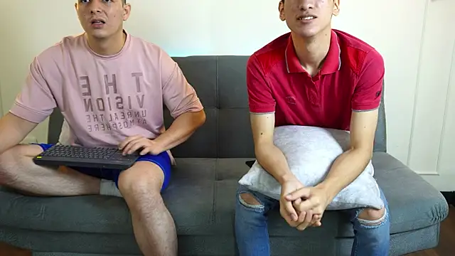 Snapshot of Cum_hunters chatting on January 16, 2025, 1:47 pm Cum hunters online show from January 16, 2025, 1:47 pm