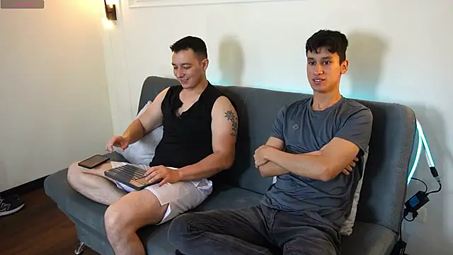 Snapshot of Cum_hunters chatting on January 17, 2025, 1:46 pm Cum hunters online show from January 17, 2025, 1:46 pm