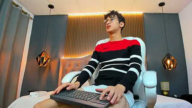 Snapshot of Cum_hunters chatting on September 17, 2025, 3:30 am Cum hunters online show from September 17, 2025, 3:30 am