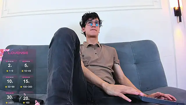 Cum hunters online show from May 31, 2026, 3:26 am