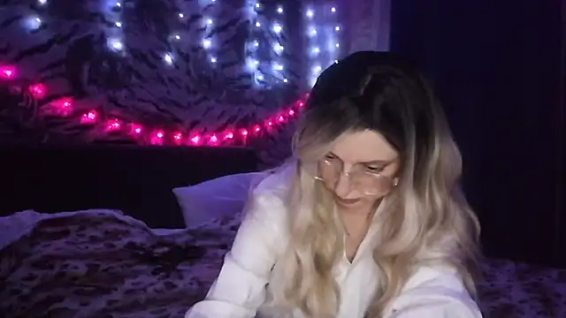 LilianaStrey online show from January 16, 2025, 6:16 pm