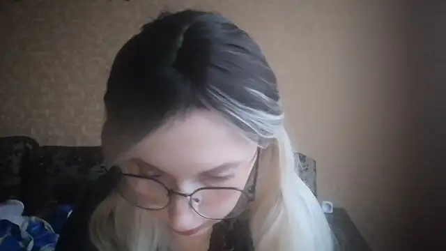 LilianaStrey online show from January 24, 2025, 1:25 pm