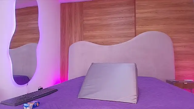 Snapshot of Auroraa_miller chatting on March 18, 2026, 3:09 am Auroraa miller online show from March 18, 2026, 3:09 am