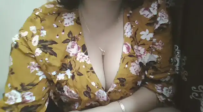 Snapshot of Lovely_Sreya chatting on February 17, 2025, 6:48 pm Lovely Sreya online show from February 17, 2025, 6:48 pm