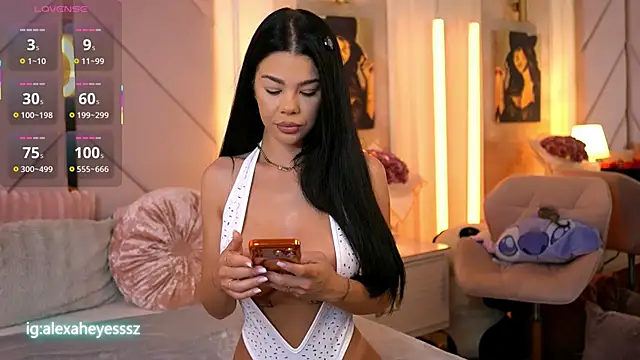 Alexaheyess online show from May 4, 2026, 4:08 am