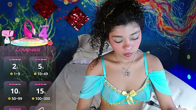 Snapshot of lucie_petite chatting on September 25, 2025, 6:44 pm lucie petite online show from September 25, 2025, 6:44 pm