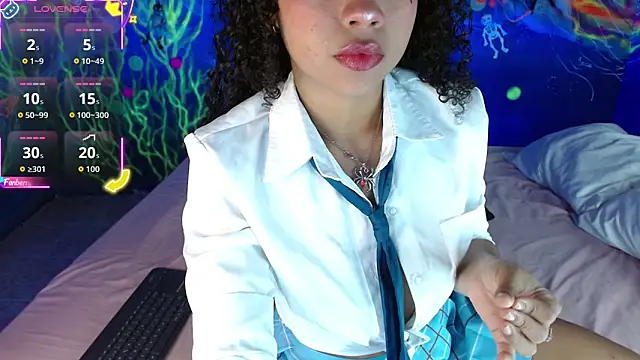 Snapshot of lucie_petite chatting on October 16, 2025, 6:31 pm lucie petite online show from October 16, 2025, 6:31 pm