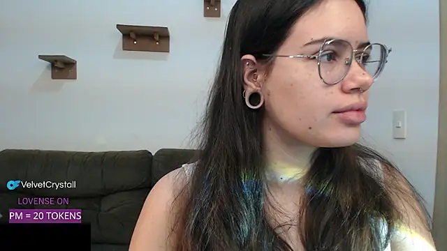 Snapshot of crystalll_room chatting on September 25, 2025, 6:50 am crystalll room online show from September 25, 2025, 6:50 am