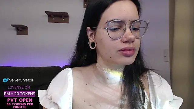 Snapshot of crystalll_room chatting on September 28, 2025, 5:35 am crystalll room online show from September 28, 2025, 5:35 am