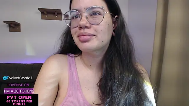 crystalll room online show from November 3, 2025, 4:14 am