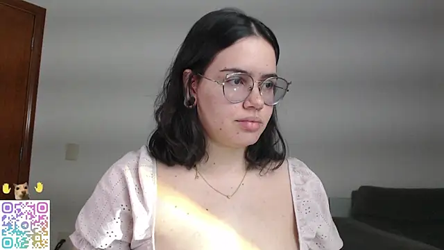crystalll room online show from June 23, 2026, 2:53 am