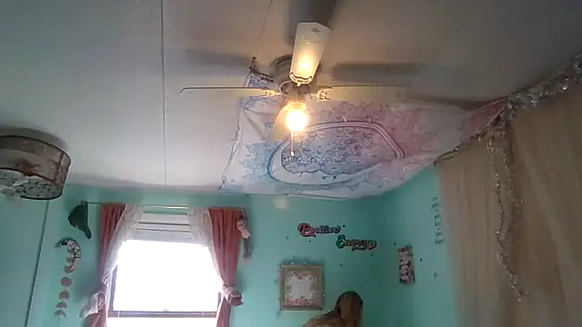 hunybunz69 online show from March 15, 2025, 3:59 pm