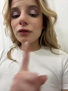 LanaSparks online show from October 15, 2025, 4:56 am