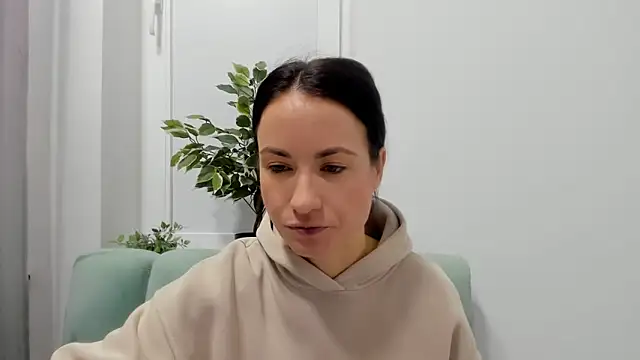 LeiilaBloom online show from January 26, 2025, 8:57 am
