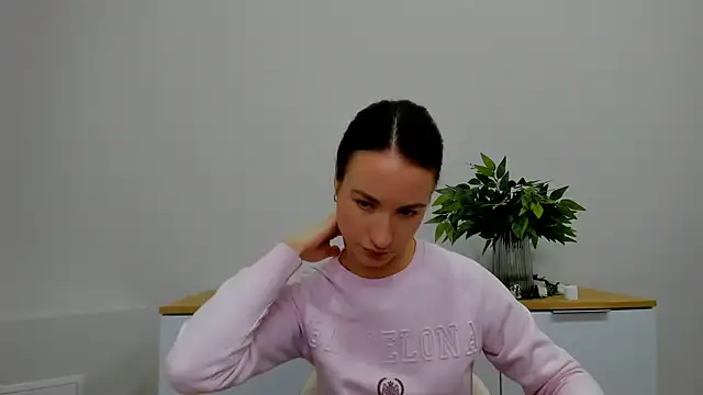 LeiilaBloom online show from February 3, 2025, 8:57 am