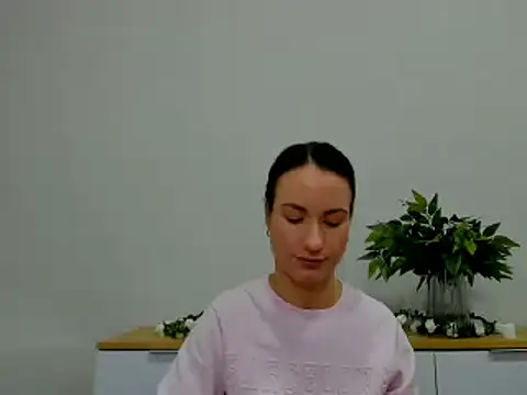 LeiilaBloom online show from February 3, 2025, 12:03 pm