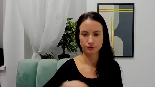 LeiilaBloom online show from February 4, 2025, 1:38 pm