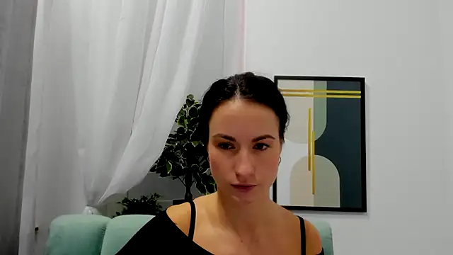 LeiilaBloom online show from February 5, 2025, 8:43 am