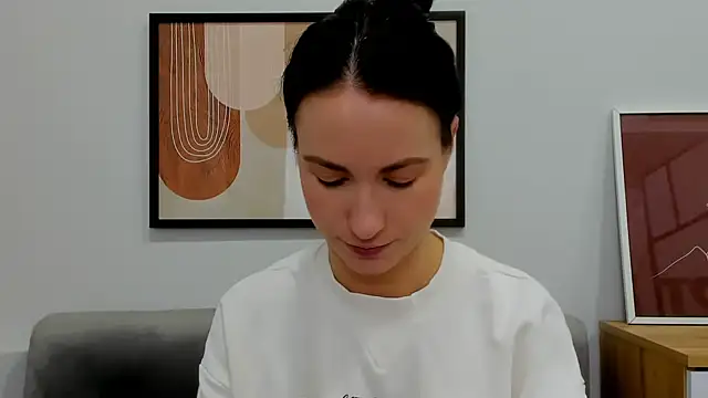 LeiilaBloom online show from February 9, 2025, 11:14 am