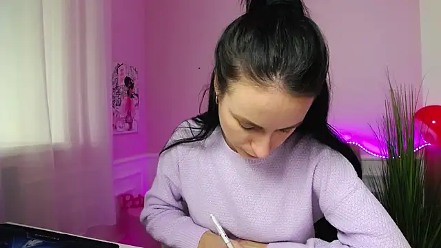 LeiilaBloom online show from February 15, 2025, 4:34 pm