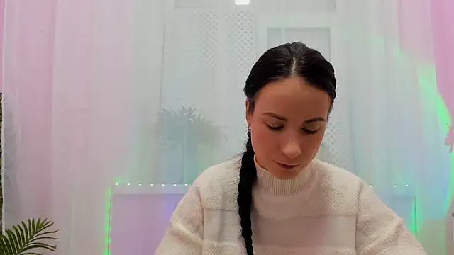 LeiilaBloom online show from February 25, 2025, 9:09 am