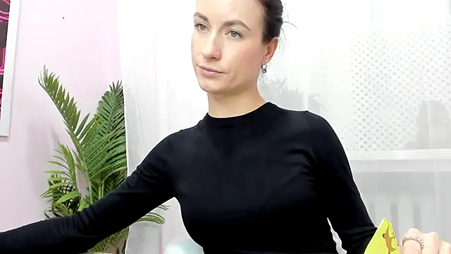 LeiilaBloom online show from February 27, 2025, 1:07 pm