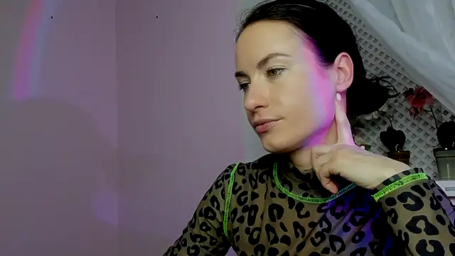 LeiilaBloom online show from March 16, 2025, 1:38 pm