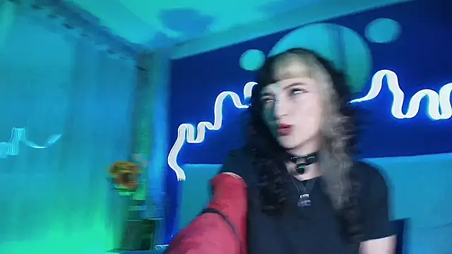 JeanneSabatier online show from April 28, 2026, 7:41 pm