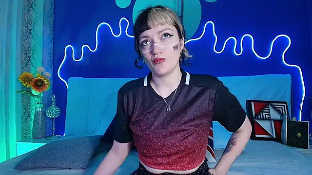 JeanneSabatier online show from May 8, 2026, 7:41 pm