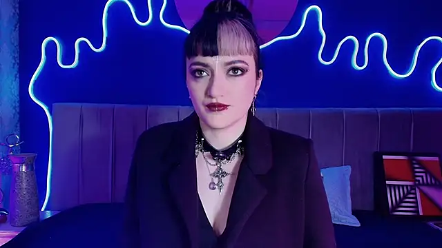 JeanneSabatier online show from June 11, 2026, 7:34 pm