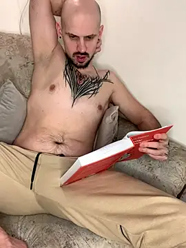 AssHunter4k online show from February 15, 2025, 9:26 pm