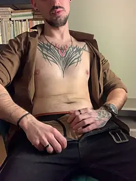 AssHunter4k online show from February 17, 2025, 4:37 pm