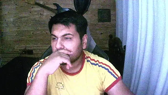 Nicolinoar01 online show from February 4, 2026, 1:55 am