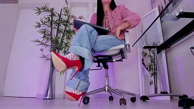 Snapshot of hannah_howeell__ chatting on December 22, 2025, 10:01 am hannah howeell online show from December 22, 2025, 10:01 am