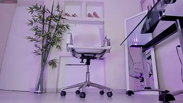 Snapshot of hannah_howeell__ chatting on January 19, 2026, 10:19 am hannah howeell online show from January 19, 2026, 10:19 am