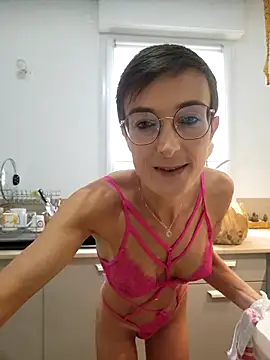 MoiEtLuiXX online show from September 11, 2025, 7:30 am