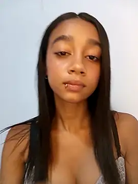 Zoe Sweett18 online show from May 4, 2026, 6:37 pm